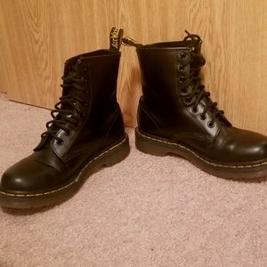 1460 WOMEN'S SMOOTH LEATHER LACE UP BOOTS